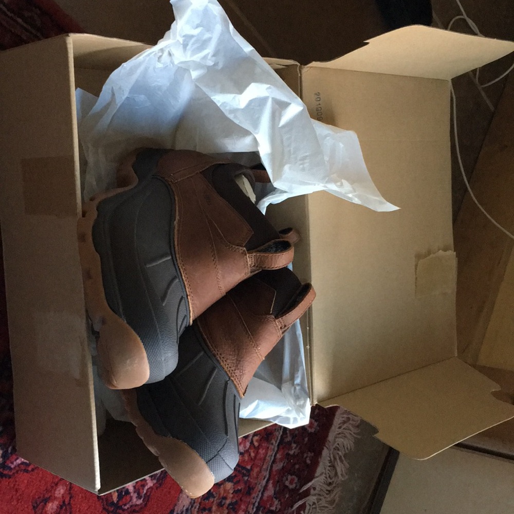 L.L. Bean storm chaser slip on size 12